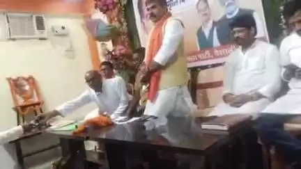 महुआ: महुआ में डॉ. श्यामा प्रसाद मुखर्जी के बलिदान दिवस पर भाजपा कार्यकर्ताओं ने स्मृति दिवस कार्यक्रम का आयोजन किया