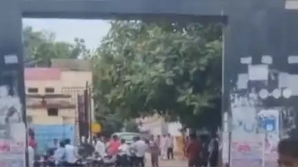 गोरखपुर: जनपद में आकाशीय बिजली गिरने से 3 लोगों की हुई मौत, सीएम के निर्देश पर मृतकों के परिवारों को मिलेगा 4-4 लाख रुपए मुआवजा