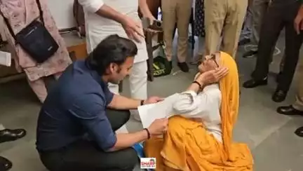 #शामली: #DM #अरविंद #कुमार #चौहान ने बुजुर्ग महिला की जमीन विवाद की समस्या सुनी।