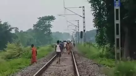 खजौली: खजौली इनरवा 26 नंबर गुमटी के पास ट्रेन से कटकर महिला की मौत