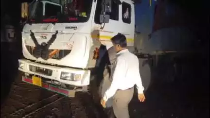 ચોટીલા: ચોટીલા પ્રાંત અધિકારી દ્વારા અવરલોડ ગેરકાયદેસર રેતી ખનન કરતા બે ડમ્પરો જપ્ત કરી કુલ 90 લાખ થી વધુ નો મુદ્દામાલ જપ્ત કર્ય