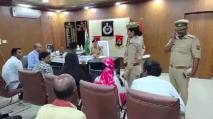 भिनगा: एसपी ऑफिस में आयोजित जनता दर्शन में पुलिस अधीक्षक ने सुनी जनसमस्याएं, संबंधितों को शीघ्र निस्तारण के दिए निर्देश