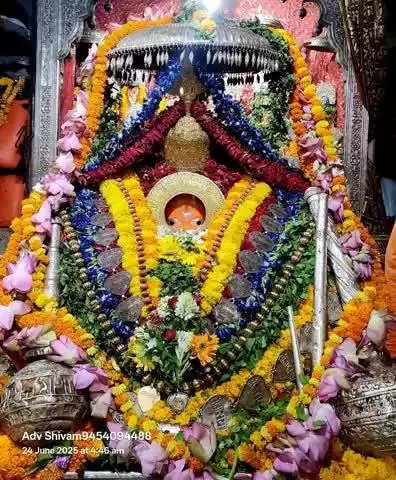 🌺🌻🌻
*#श्री_हनुमान_जी_महाराज जी की प्रातः कालीन शुभ मंगला श्रृंगार आरती दर्शन*🌺 _*#श्री_हनुमानगढ़ी_अयोध्याधामजी।।*_ 🌺🌻 दिनांक~ 24-06-25 मंगलवार 🌻🌺 श्री हनुमान जी महाराज आपके सकल मनोरथ सिद्ध करें।।🌺🌻
स्वस्थ और प्रसन्नचित रखें।