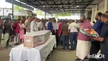 തിരുവനന്തപുരം: വിമാനാപകടത്തില്‍ മരിച്ച രഞ്ജിതയുടെ മൃതദേഹം തിരുവനന്തപുരം വിമാനത്താവളത്തിൽ എത്തിച്ചു, മന്ത്രിമാർ ചേർന്ന് ഏറ്റുവാങ്ങി
