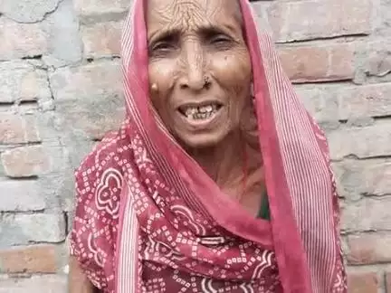 चचिया ग्राम पंचायत गांव कमल सिंह को पूरा कोई सुनवाई नहीं है बूढ़े बच्चे सब परेशान है बारिश की वजह से पिछले सब परेशान है