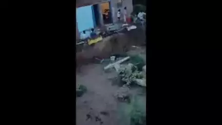 हमीरपुर: देवगांव में नाली के पानी के निकास को लेकर पड़ोसियों के बीच हुई मारपीट, मुकदमा दर्ज