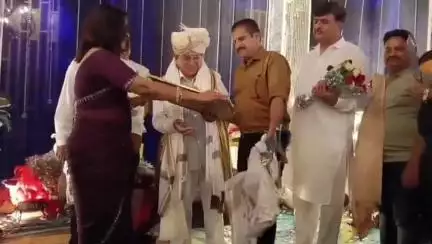माधव नगर की शान वरिष्ठ कांग्रेसी, उद्योगपति एवम समाजसेवी आदरणीय झम्मटमल थारवानी जी की 50वी वैवाहिक वर्षगाठ का होटल tgs में आयोजन किया गया । जिसमे हम सभी  परिवार और शहरवासियों ने पहुँचकर बधाई शुभकामनाएं प्रेषित की...