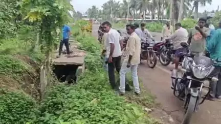 216 జాతీయ రహదారిపై బైక్ అదుపుతప్పి ఓ వ్యక్తి మృతి, విచారణ చేపట్టిన పోలీసులు