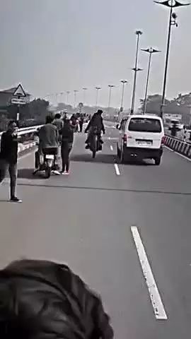 😲😯 nice stund boy #viral#trending#news #viral song #viral#nice stunt #moment #viral#viral#short#reals#trending#
