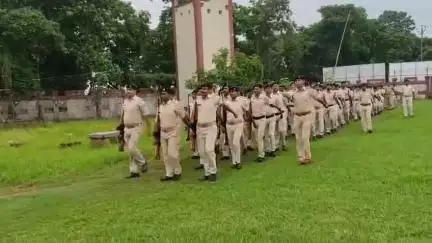 पुलिस कर्मियों को शारीरिक रूप से चुस्त दुरुस्त तथा अनुशासन बनाए रखने हेतु पुलिस केंद्र,सुपौल में परेड का आयोजन किया गया!
