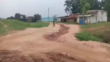 বরাবাজার: রাওতাড়া মোড় থেকে আদাবনা ড্যাম পর্যন্ত বেহাল রাস্তা, গ্রামে ঢোকে না এম্বুলেন্স, সমস্যায় মানুষ #jansamasya