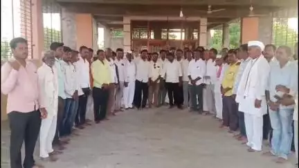 घनसावंगी: जुना पिक विमा पद्धत शासनाने राबवावी मूर्ती येथे शेतकऱ्यांची जनजागृती- शेतकरी गजानन उगले #Jansamasya