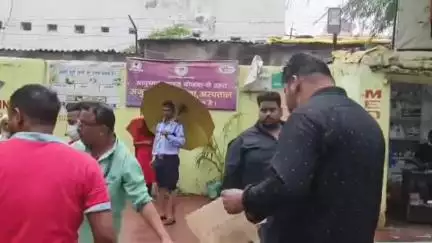 कांके: रांची के बहुबाजार में बाउंड्री गिरने से स्कूल से लौट रहे बच्चों के पिता की मौत