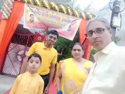 जय श्री कृष्ण जय श्री राधे।
डॉ निशा शर्मा, शुभम् शर्मा, मृत्युंजय शर्मा और डॉ संतोष शर्मा।
भोलेराम होम्योपैथी क्लिनिक