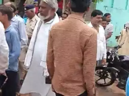 hamare khargapur me aaj 24/06/2025 ko nali dowara gharo me pani bhar Raha he in logo ke sat bahut bora ho rha he