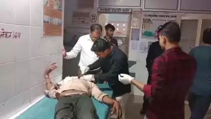 तालबेहट: सुनौरी गांव के पास तेज रफ्तार दो मोटरसाइकिलों की आमने-सामने जोरदार भिड़ंत में 2 लोग गंभीर रूप से घायल, अस्पताल लाया गया
