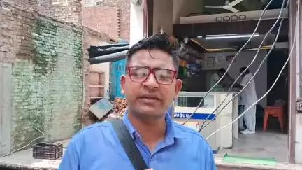 बिल्सी: बिल्सी में बिजली के तारों में लगी आग, पूरे इलाके की बिजली सप्लाई हुई बाधित, ग्राउंड रिपोर्ट जीरो पर देखें कवरेज