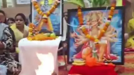 करनाल: नगर निगम कार्यालय के कर्मचारियों ने नौकरी सुरक्षित होने पर हवन यज्ञ कर उन्नति की कामना की