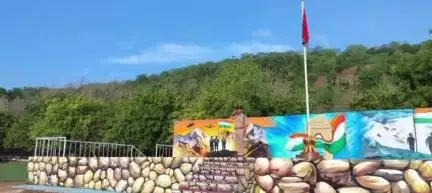 कर्वी: अपर पुलिस अधीक्षक ने मंगलवार को परेड की सलामी लेकर परेड का किया निरीक्षण
