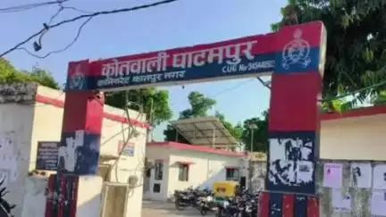 घाटमपुर: घाटमपुर में कार की टक्कर से तीन लोग घायल, एक को जिला अस्पताल किया गया रेफर