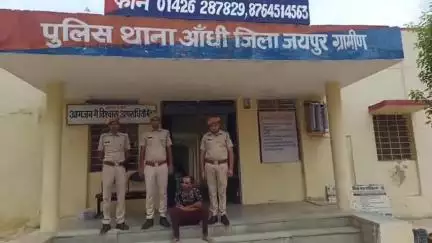 पुलिस थाना आंधी ने युवक की चाकू मारकर हत्या करने वाले मां बेटे को किया गिरफ्तार।