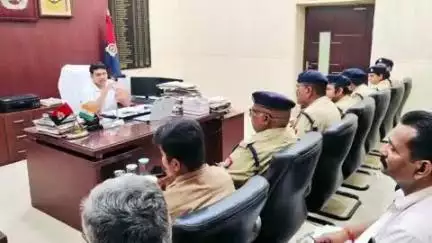 गोंडा: एसपी ने कैंप कार्यालय पर आगामी त्यौहार मोहर्रम को सकुशल संपन्न करवाने के लिए CO और थाना प्रभारी के साथ किया गूगल मीट