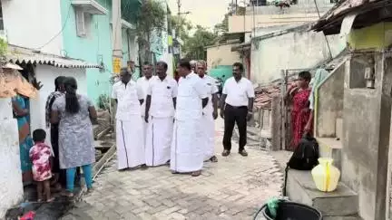 விளாத்திகுளம்: 9வது வார்டு பகுதியில் அமைக்கப்பட்டு வரும் பேவர் பிளாக் சாலை பணியை MLA மார்க்கண்டேயன் ஆய்வு