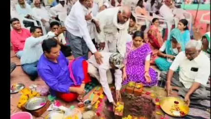 મોરવા હડફ: મોરવા હડફના ભંડોઇ ખાતે શાળાના નવીન 4 ઓરડાઓનું ખાતમુહૂર્ત ધારાસભ્ય નિમિષાબેન સુથારના હસ્તે કરવામાં આવ્યું હતું