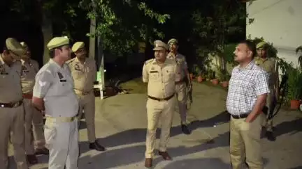 कालपी: देर रात अचानक एसपी डॉ. दुर्गेश कुमार पहुंचे थाने, पुलिसकर्मियों में मचा हड़कंप, किया आटा थाना का औचक निरीक्षण