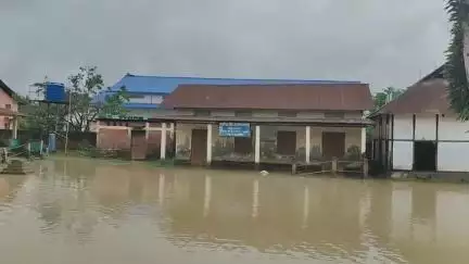 ওদালগুৰি: কলাইগাঁৱত এজাক বৰষুণে বুৰাই পেলালে ৰাস্তা-স্কুল, পৰীক্ষা বাতিল, বানৰ কবলত সহস্ৰাধিক, কাণসাৰ নাই জনপ্ৰতিনিধিৰ #jansamasya