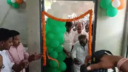 ಕುರುಗೊಡು: ನಗರದ ಬಸ್ ನಿಲ್ದಾಣದ ಆವರಣದಲ್ಲಿ ಇಂದಿರಾ ಕ್ಯಾಂಟೀನ್ ಉದ್ಘಾಟನೆ, ಶಾಸಕ ಗಣೇಶ್ ಚಾಲನೆ