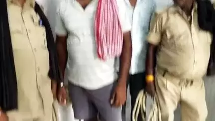 ताजपुर: ताजपुर पुलिस ने विदेशी शराब बरामदगी और मारपीट मामले में दो लोगों को किया गिरफ्तार