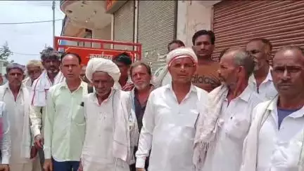सपोटरा: गांव टोडी की पाटौर के लोग विधायक हंसराज मीना से बालौती में मिले, सौर ऊर्जा संयंत्र और तालाब पुनरुद्धार की मांग