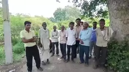 बदायूं: बनेई गांव में एक युवक ने पंखे के कुंडे पर दुप्पटे से फांसी लगाकर आत्महत्या की