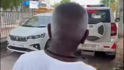 रेवाड़ी: बिजली का फाल्ट ठीक न होने से बावल के वार्ड-9 के गुस्साए लोगों ने लगाया जाम, पुलिस से हुई बहस