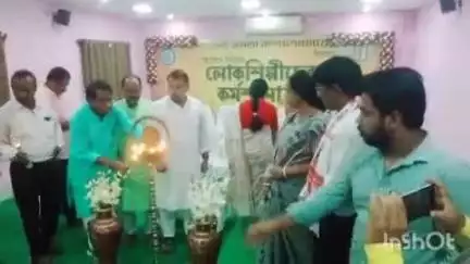 পুরুলিয়া ২: আদিবাসী লোকশিল্পীদের তিন দিনের কর্মশালা শুরু হল পুরুলিয়ার তথ্য সংস্কৃতি দপ্তরে। উদ্বোধন করলেন পুরুলিয়া জেলা পরিষদের স