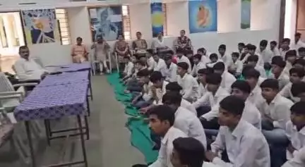 વઢવાણ: સુરેન્દ્રનગર જિલ્લા દ્વારા એનટીએમ હાઇસ્કુલ ખાતે ndps અંગેનો કાર્યક્રમ યોજાયો