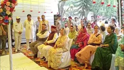 शिमला: राज्यपाल ने पूर्व मुख्यमंत्री वीरभद्र सिंह को श्रद्धांजलि दी
