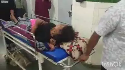 बागेश्वर: बेड़ा मझेड़ा निवासी 75 वर्षीय उमा जोशी घास काटते समय पहाड़ी से गिरी, सिर और कमर में आई गंभीर चोट