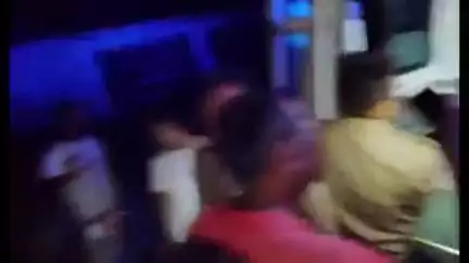 धारचूला: जौलजीबी पुलिस ने दुर्घटनाग्रस्त वाहन से घायलों को निकालकर एंबुलेंस से अस्पताल पहुंचाया