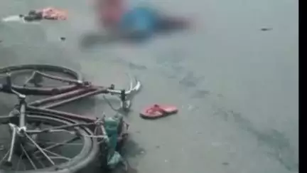 হুড়া: পুরুলিয়া-বাঁকুড়া জাতীয় সড়কের উপর হুড়া শিব মন্দির সংলগ্ন এলাকায় বড়ো লরির ধাক্কায় মৃত্যু শ্রমিকের