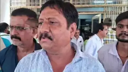सागर नगर: बाबू सिंह यादव के इतवारी वार्ड में विद्युत खंभे क्षतिग्रस्त, 5 माह से शिकायत के बाद भी नहीं बदले गए, DM से शिकायत