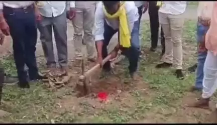 मोहखेड़: मोहखेड़ के मैनीखापा में विधायक द्वारा रानी दुर्गावती बलिदान दिवस पर मूर्ति स्थापना के लिए भूमि पूजन