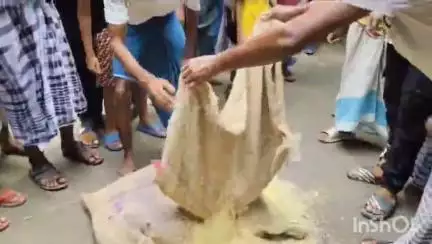 জগৎবল্লভপুর: স্কুলের মিড ডে মিলের চালে থিক থিক করছে পোকা দক্ষিণ সন্তোষপুর মিদ্দেপাড়া প্রাইমারি স্কুলের ঘটনায় বিক্ষোভ অভিভাবকদের