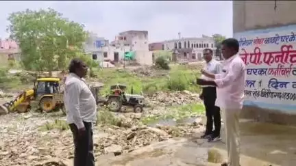 बेगुं: पंडित दीनदयाल उपाध्याय अंत्योदय संभल पखवाड़े के तहत ब्राह्मणी नदी की सफाई का बेगू ईओ ने किया निरीक्षण