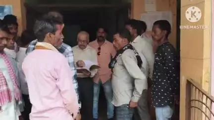 शाहनगर: मैन्हा में सरपंच पति पर फसल सुरक्षा दीवार योजना का लाभ देने में पक्षपात के आरोप, जनपद पंचायत कार्यालय में दिया आवेदन