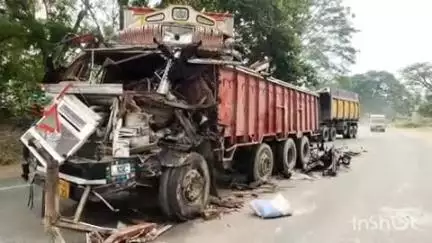 रजौली: गढदिबौर के गांव के पास दो ट्रक आपस में भिड़े, एक चालक बुरी तरह घायल होकर अनुमंडल अस्पताल में भर्ती