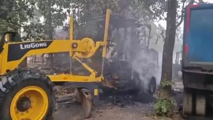 हज़ारीबाग: हजारीबाग: कोयला सड़क निर्माण में बाधा, अपराधियों ने सात वाहन जलाए