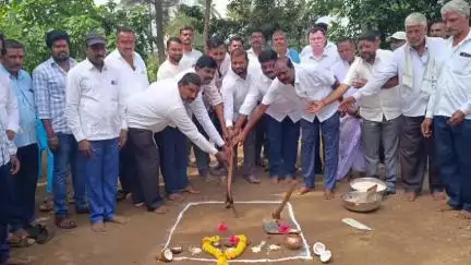 ರಾಯಬಾಗ: ಹಿಡಕಲ್ ಗ್ರಾಮದಲ್ಲಿ ಫೆವರ್ಸ್ ಬ್ಲಾಕ್ ಅಳವಡಿಕೆಗೆ ಶಾಸಕ ಮಹೇಂದ್ರ ತಮ್ಮಣ್ಣವರ ಚಾಲನೆ