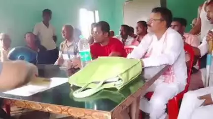 छपरा: ओवरब्रिज निर्माण के लिए भूमि अधिग्रहण को लेकर गलिमापुर पंचायत भवन में लगा कैंप, सीओ ने दी जानकारी